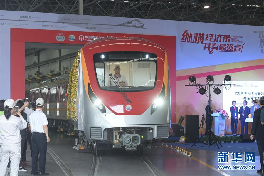 A train produced by CRRC Zhuzhou Locomotive Co., Ltd. for a Pakistani subway rolls off the production line in central China's Hunan Province on May 15, 2017. [Photo: Xinhua]