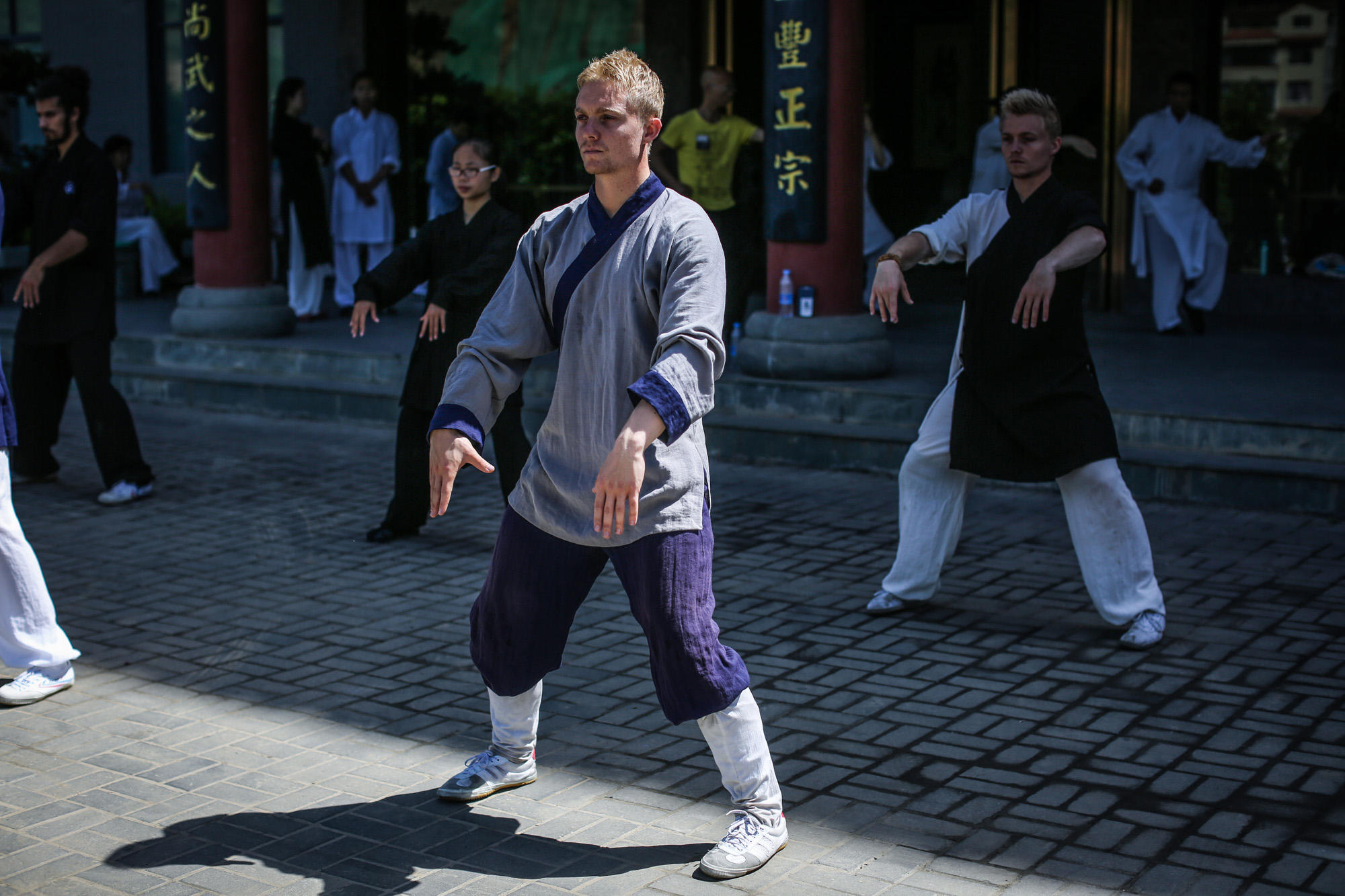 The 24-year old twins have been studying Tai Chi for more than a year. [Photo: inews.qq.com]