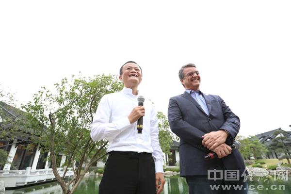 Director-General of the World Trade Organization Roberto Azevêdo visits Alibaba Group in Hangzhou and shows his support to Jack Ma, executive chair of Alibaba, for the e-WTP on September 6, 2016, the same day the e-WTP proposal was officially included in the G20 Leaders Communiqué. [Photo: ce.cn]