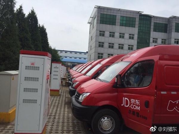 Chinese e-commerce giant JD.com is working with vehicle makers to develop more electronic freight vans.[Photo: weibo.com]