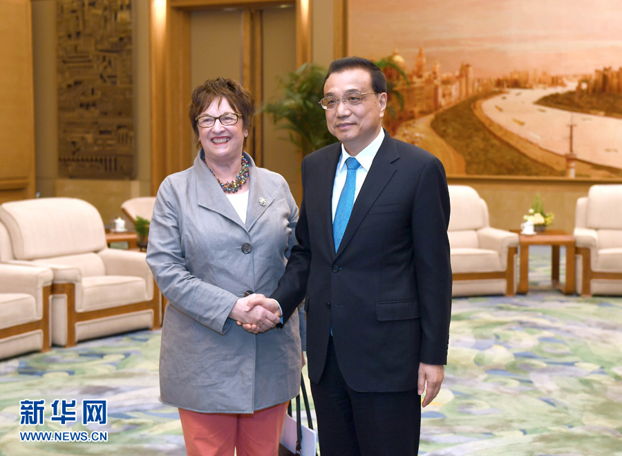 Chinese Premier Li Keqiang meets with Germany's Minister of Economic Affairs Brigitte Zypries at the Great Hall of the People in Beijing, capital of China, May 15, 2017. [Photo: Xinhua]