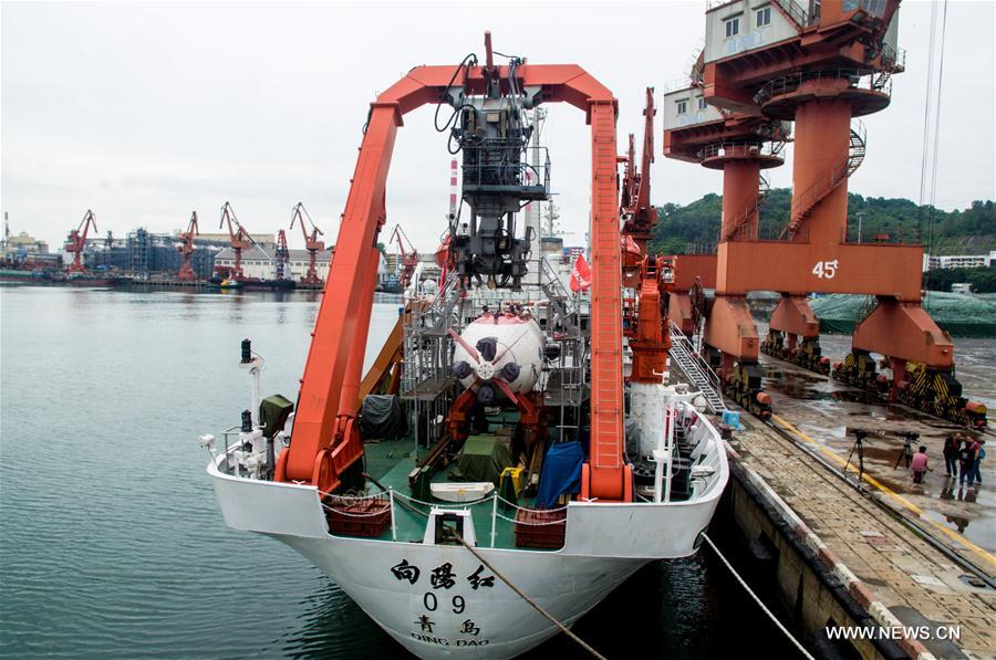 Xiangyanghong 09, the mother ship of China's manned submersible Jiaolong, is ready to depart from a port in Shenzhen, south China's Guangdong Province, on May 16, 2017. [Photo: Xinhua]