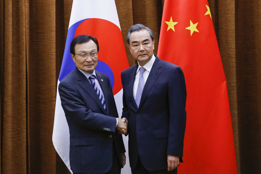 Chinese Foreign Minister Wang Yi, right, shakes hands with South Korean special envoy Lee Hae-chan during a meeting at the foreign ministry in Beijing, China, Thursday, May 18, 2017. [Photo: AP/homas Peter]