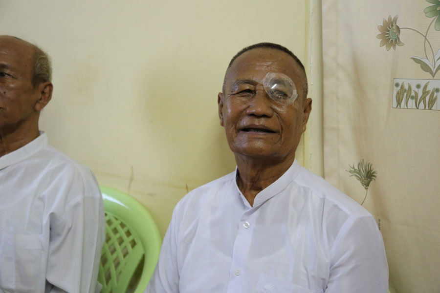 81-year-old Aung Win from Yangon said he felt happy that he's able to see things clearly after the surgery on May 20th, 2017. [Photo: China Plus/Tu Yun]