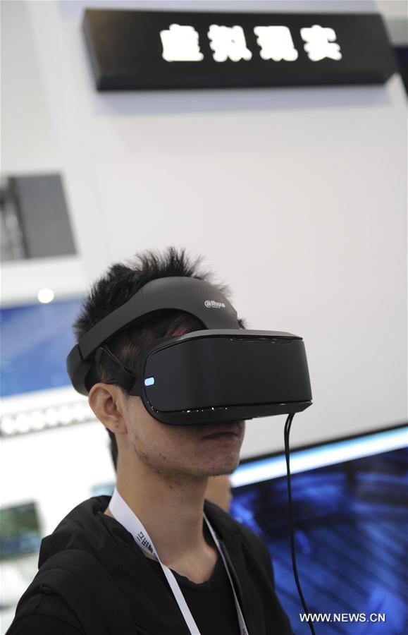 A visitor experiences a virtual reality device during the 2017 China International Big Data Expo in Guiyang, capital of southwest China's Guizhou Province, May 25, 2017. [Photo: Xinhua]