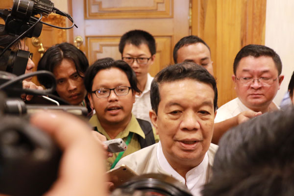Tin Myo Win, Chairman of the Myanmar government's Peace Commission, meets the media after holing a three-hour meeting with the members of the seven armed ethnic groups attending the second session of the 21st Century Panglong Peace Conference in Nay Pyi Taw on May 25, 2017. [Photo: China Plus/Tu Yun]