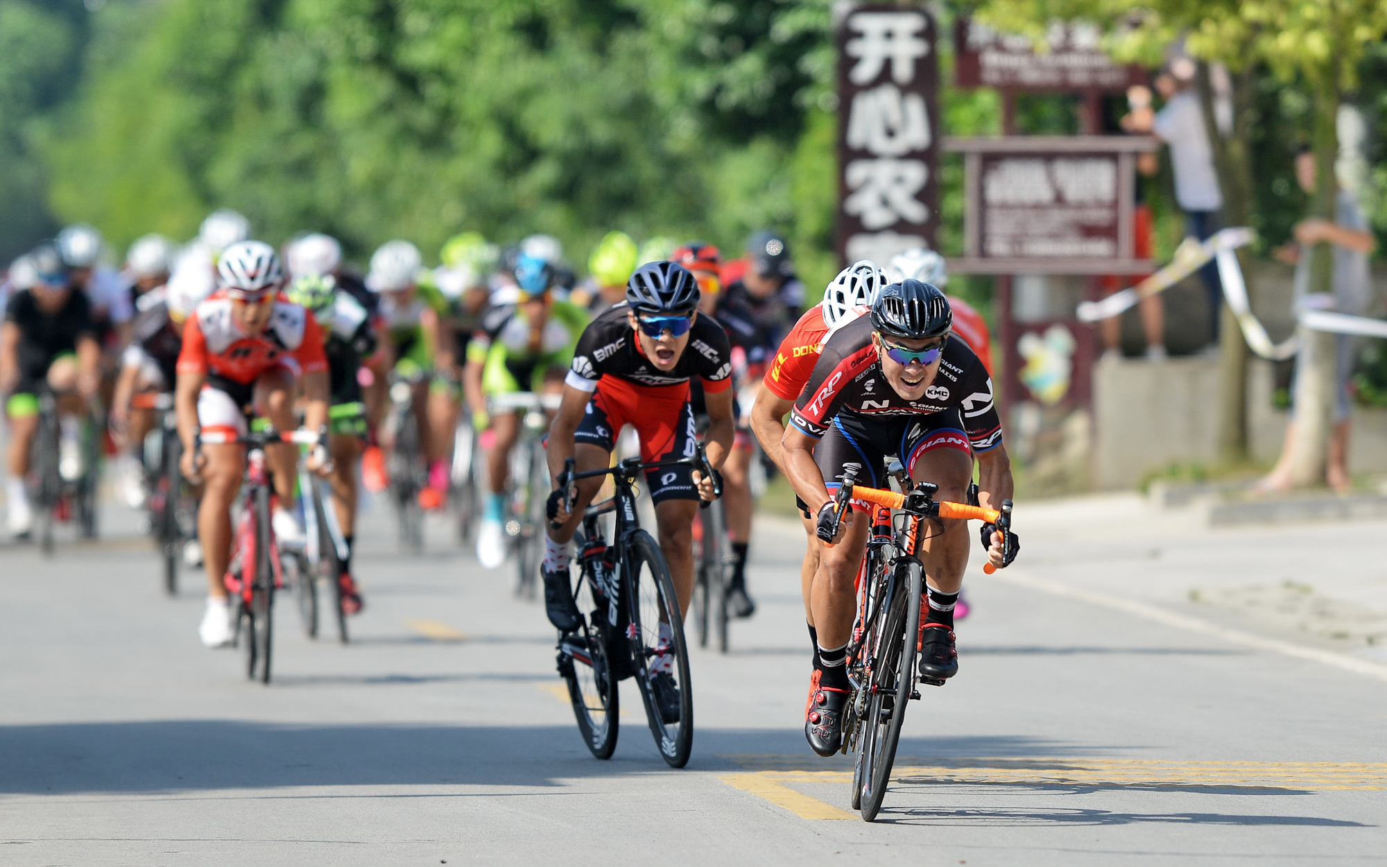 The 2017 Chinese Cycling League races kicks off on Friday May 26, in Mianzhu, southwest China's Sichuan Province. [Photo: Provided to China Plus]