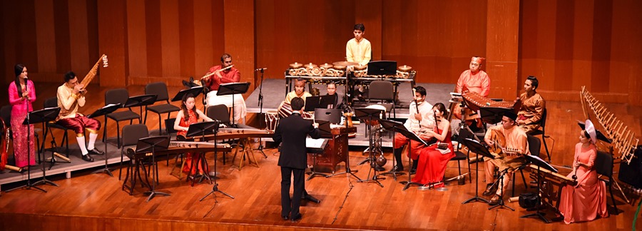 ASEAN and Chinese musicians co-played at the concert—all of its 13 pieces of music were especially created by students and other young composers from the Shanghai school. [photo: provided by the Shanghai Conservatory of Music]