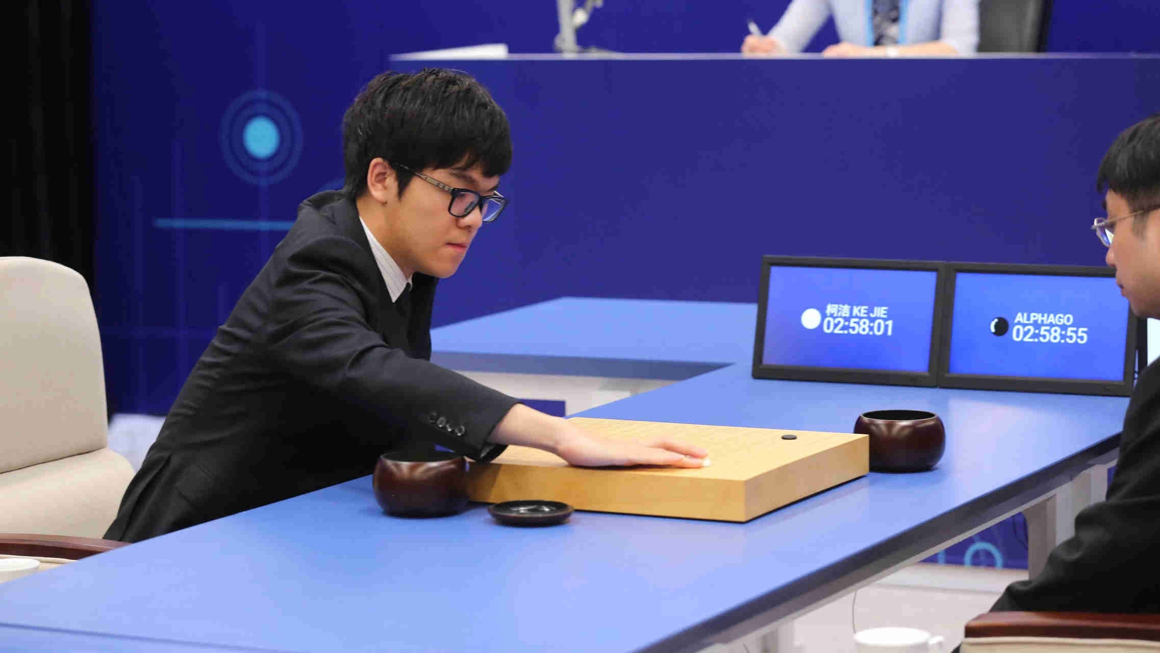 Ke Jie plays against AlphaGo. [Photo: CGTN]