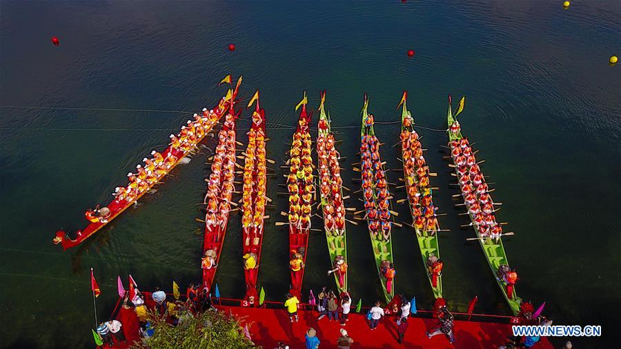 Aerial photo taken on May 27, 2017 shows a dragon boat competition in Ningguo City of Xuancheng, east China's Anhui Province. Sixteen teams took part in the competition on Saturday. [Photo: Xinhua/Li Bo]