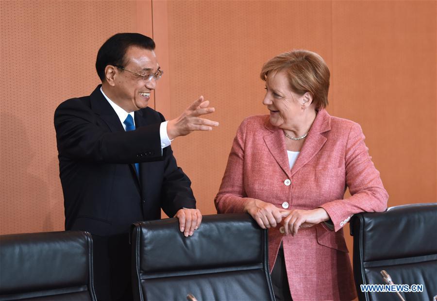 Chinese Premier Li Keqiang holds talks with German Chancellor Angela Merkel during an annual meeting between the heads of the two countries' governments in Berlin, capital of Germany, May 31, 2017. [Photo: Xinhua/Rao Aimin]