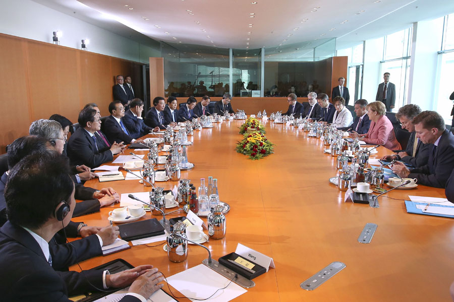Chinese Premier Li Keqiang led delegations talk with German counterparts in Berlin on May 31, 2017. [Photo: gov.cn]