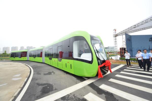 Chinese railcar-maker CRRC unveiles a new product called Autonomous Rail Transit (ART) in Zhuzhou, Hunan province, June 2, 2017. [Photo: Thepaper.cn]