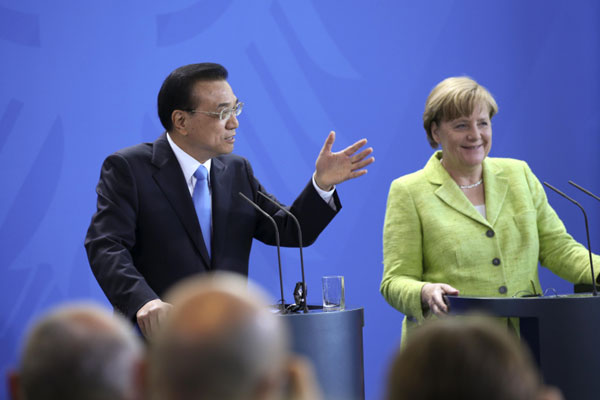 Chinese Premier Li Keqiang (L) and his German counterpart Angela Merkel meet reporters at a joint press conference in Berlin, Germany, on June 1, 2017. [Photo: Xinhua/Zhang Duo]