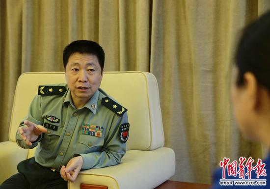 Photo of Yang Liwei, deputy director of China's manned space engineering office. [Photo: http:news.youth.cn]