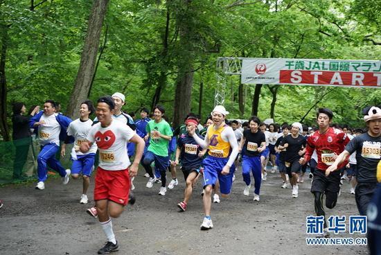 The estimated 3,000 overseas runners, around 70% of them are from China. [Photo: Xinhua]