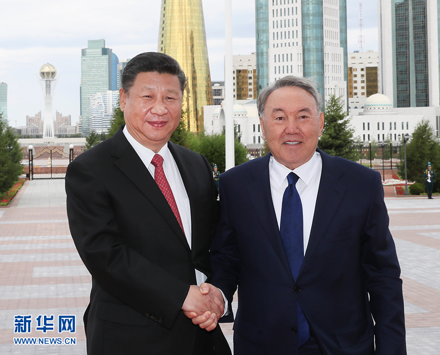 Chinese President Xi Jinping (L) attends the welcoming ceremony hosted by his Kazakh counterpart Nursultan Nazarbayev before their talks in Astana, Kazakhstan, June 8, 2017. [Photo: Xinhua]