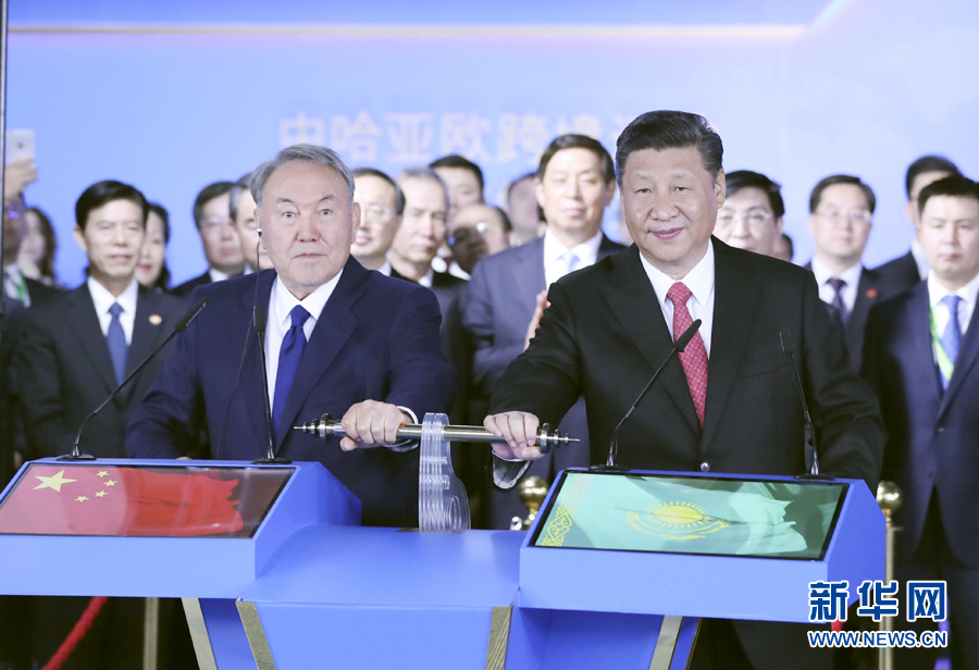 Chinese President Xi Jinping (R front) and his Kazakh counterpart Nursultan Nazarbayev (L front) inspect via videolink two key hubs of the cross-border transportation at the Chinese national pavilion of the Expo 2017 in Astana, Kazakhstan, June 8, 2017. Xi, accompanied by Nazarbayev, on Thursday visited the Chinese national pavilion of the Expo 2017 in Astana, and urged bilateral efforts to facilitate the China-Kazakhstan cross-border transportation. [Photo: Xinhua]