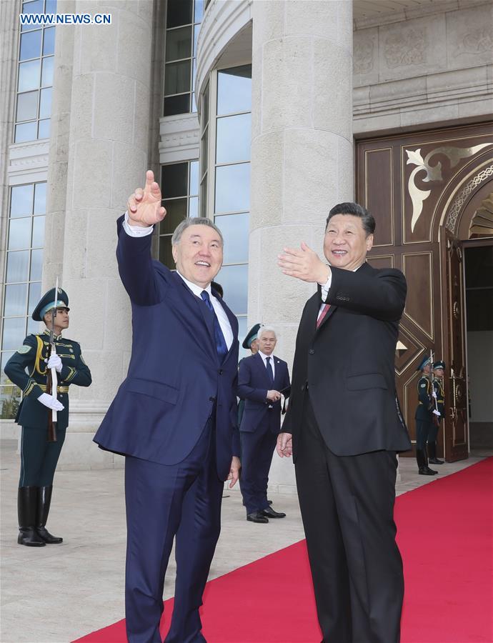 Chinese President Xi Jinping (R) attends the welcoming ceremony hosted by his Kazakh counterpart Nursultan Nazarbayev before their talks in Astana, Kazakhstan, June 8, 2017. [Photo: Xinhua]
