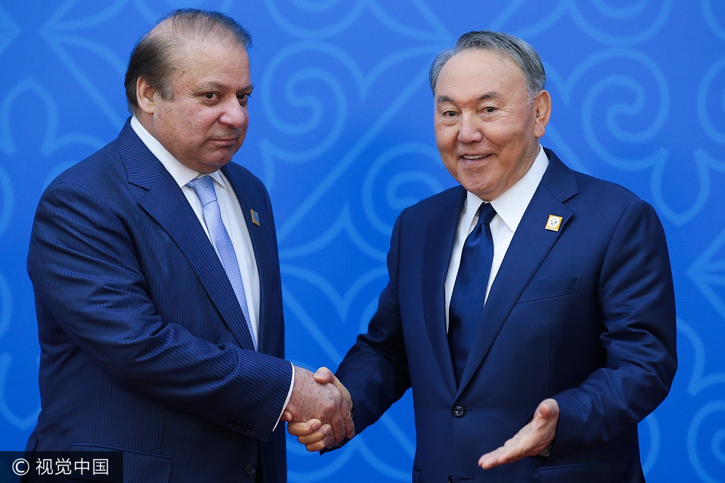 Pakistan's Prime Minister Nawaz Sharif (L) and Kazakhstan's President Nursultan Nazarbayev shake hands ahead of a meeting of the Shanghai Cooperation Organisation (SCO) Heads of State Council. [Photo: TASS/Mikhail Metzel]