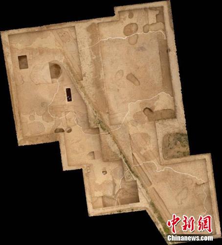 The southeast corner of the imperial palace discovered at the Taosi relic site in Xiangfen County of north China's Shanxi Province. [Photo: Chinanews.com]