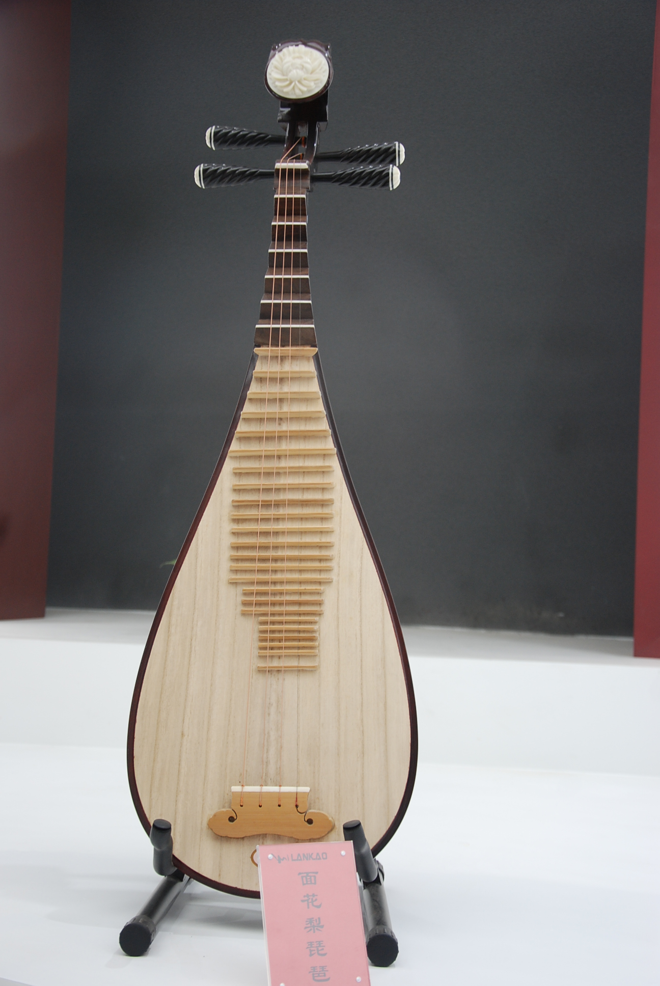 The Chinese zither made in Lankao County [Photo: China Plus]