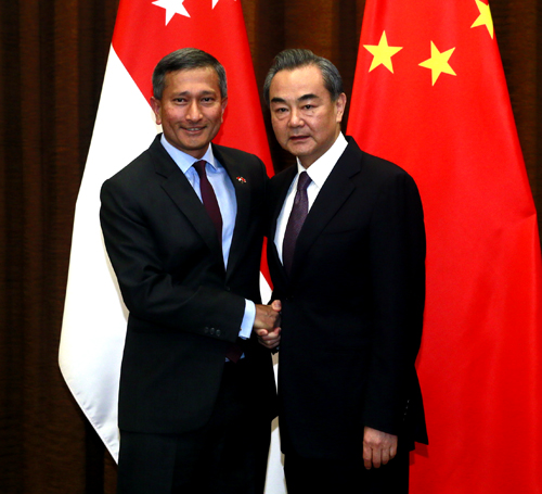 Chinese Foreign Minister Wang Yi (R) and his Singaporen counterpart Vivian Balakrishnan shake hands with each other during a meeting in Beijing on Monday, June 12, 2017. [Photo: fmprc.gov.cn]