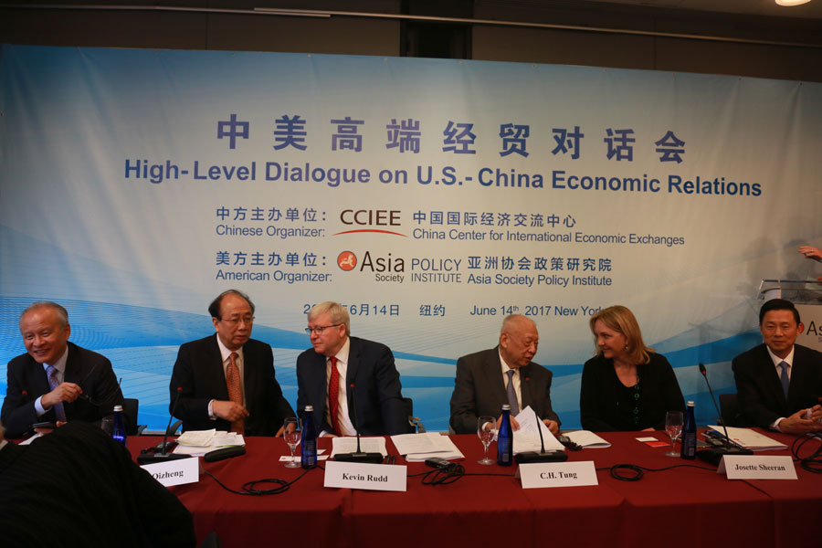 Cui Tiankai (1st, L), Chinese Ambassador to the U.S., Zhao Qizheng (2nd, L), former Director of China’s State Council Information Office, Kevin Rudd (3rd, L), President of Asia Society Policy Institute (ASPI), former Australian Prime Minister, C. H. Tung, (3rd, R) Vice Chairman of the National Committee of the Chinese People's Political Consultative Conference (CPPCC) and former Hong Kong Chief Executive, Josette Sheeran (2nd, R), President and CEO of Asia Society, Guo Weimin (1st, R) Vice Minister of China's State Council Information Office, are present at the High-Level Dialogue on U.S.-China Economic Relations in New York on June 14th , 2017. [Photo: China Plus/Zhao Xinyu]