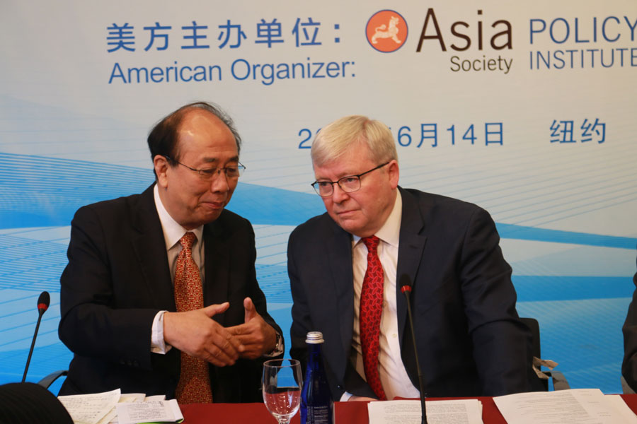 Zhao Qizheng (L), former Director of China’s State Council Information Office, and Kevin Rudd, President of Asia Society Policy Institute (R) exchanges views during the interim of the High-Level Dialogue on U.S.-China Economic Relations in New York on June 14th , 2017. [Photo: China Plus/Zhao Xinyu]
