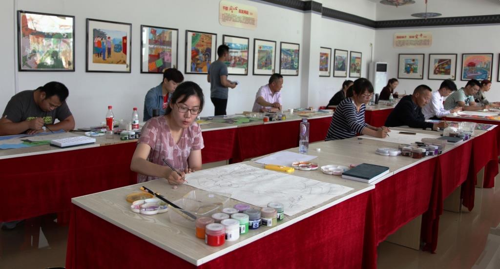 The Sheyang Farmers Painting Institute has altogether more than 40 contracted painters. [Photo: Chinaplus/Yin Xiuqi]