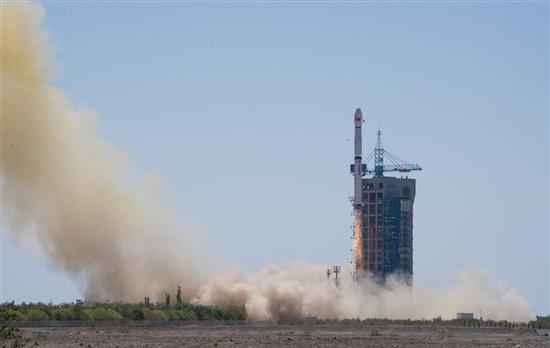 China launches its first X-ray space telescope to observe black holes, pulsars and gamma-ray bursts, via a Long March-4B rocket from Jiuquan Satellite Launch Center in northwest China's Gobi Desert on June 15, 2017. [Photo: thepaper.cn]
