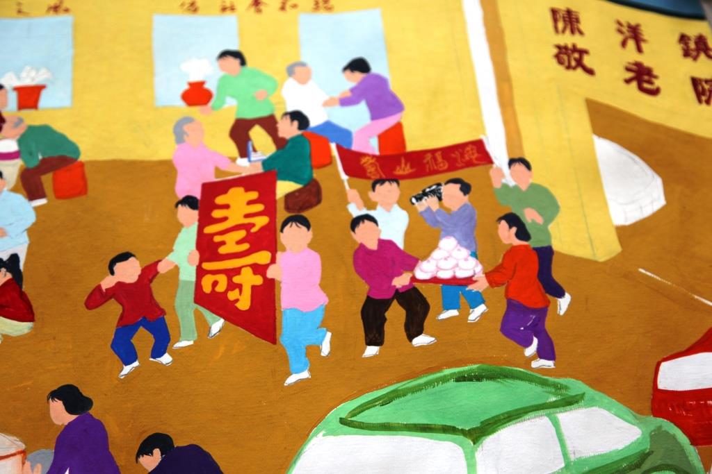 This painting by Zhuang Guorong illustrates a birthday celebration for a senior citizen at a nursing home. [Photo: Chinaplus/Yin Xiuqi]