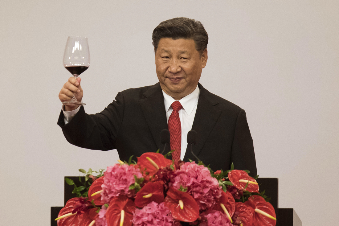 Chinese President Xi Jinping raises a toast during a banquet in Hong Kong Friday, June 30, 2017. Xi landed in Hong Kong Thursday to mark the 20th anniversary of Beijing taking control of the former British colony and to inaugurate new Chief Executive Carrie Lam on July 1. [Photo: AP/Dale de la Rey]