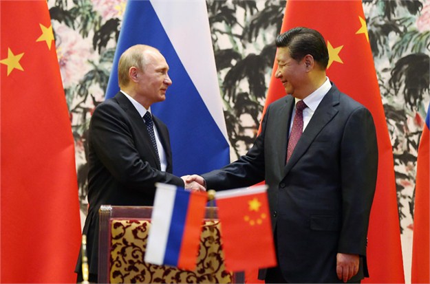 Chinese President Xi Jinping meets with Russian President Vladimir Putin in Beijing, November 9, 2014. [Photo: guancha.cn]