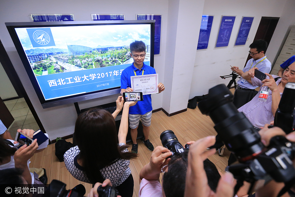 A college admission letter with augmented reality (AR) technology sent out by Northwestern Polytechnical University (NWPU) in Xi'an, capital of Shaanxi Province, July 4, 2017. [Photo: VCG]