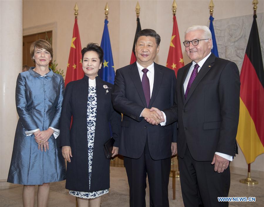 Chinese President Xi Jinping (2nd R) and his wife Peng Liyuan (2nd L), pose for photos with German President Frank-Walter Steinmeier (1st R) and his wife Elke Buedenbender in Berlin, capital of Germany, July 5, 2017. Xi met with German President Frank-Walter Steinmeier in Berlin on Wednesday. [Photo: Xinhua/Li Xueren]