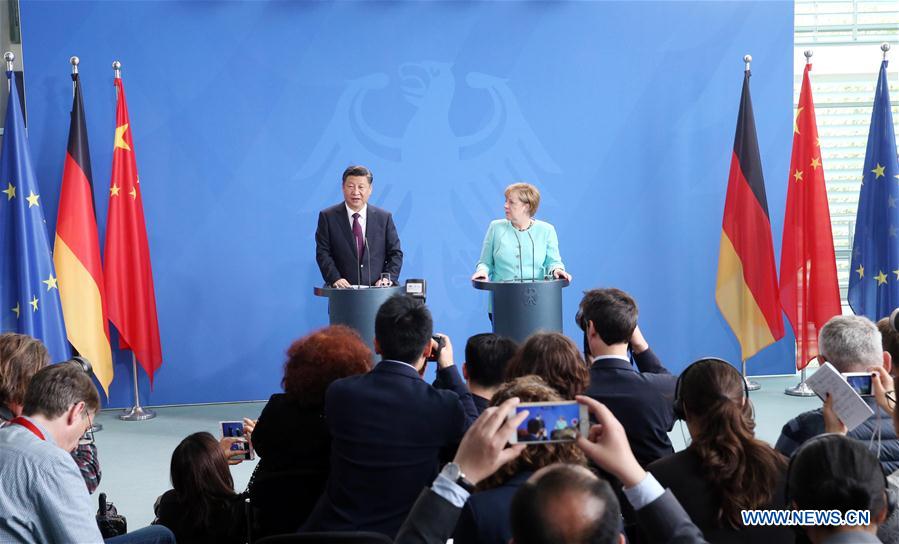 Chinese President Xi Jinping (back, L) and German Chancellor Angela Merkel (back, R) attend a joint press conference after their talks in Berlin, capital of Germany, July 5, 2017. [Photo: Xinhua/Yao Dawei]