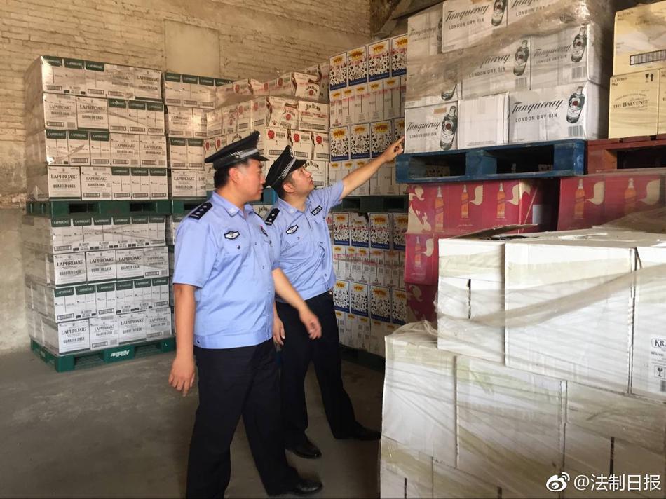 Tianjin Customs smashes a smuggling case involving some 5 million liters of wine, beers and mineral water. [Photo: Weibo account]