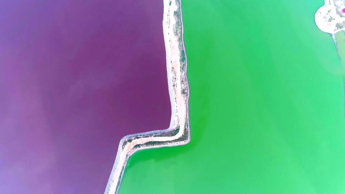 湖水变身为五彩池塘 Lake transforms into Multi-colored pools 