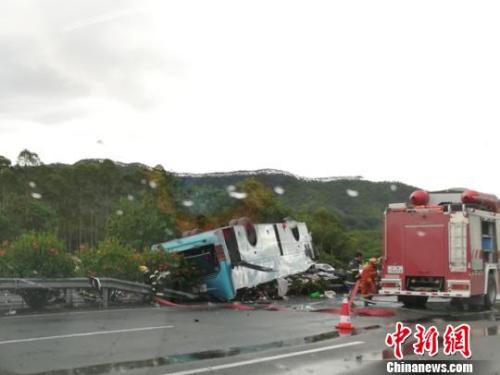 The site of the fatal car accident in Guangdong Province. [Photo: Chinanews.com]