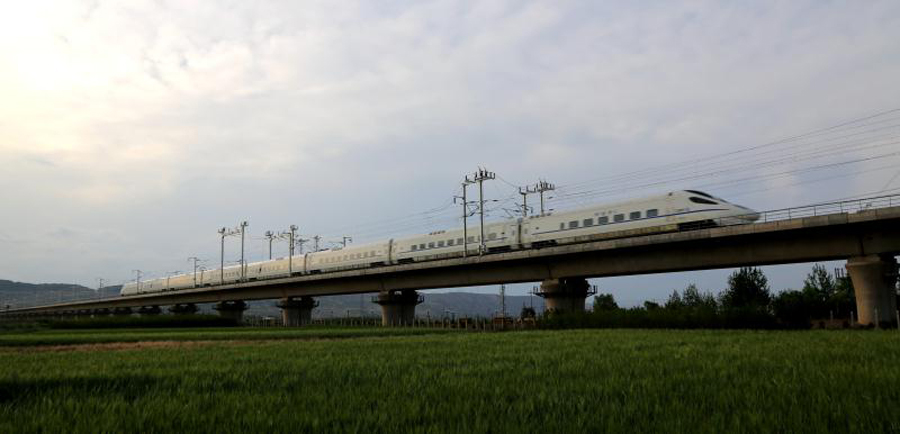 The new bullet train links Baoji with Lanzhou. [Photo: ChinaDaily]