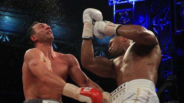 Wladimir Klitschko is knocked out in the 11th round by British boxer Joshua in London in April 29, 2017. [Photo: baidu.com]