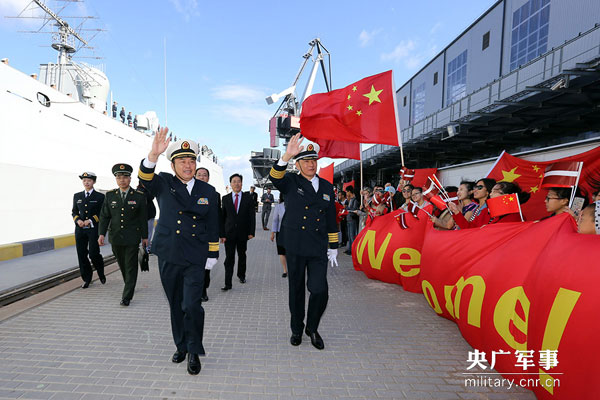 Yu Manjiang, the commander, and Fu Xiaodong, the political commissar of a Chinese naval fleet wave to the Chinese people working and living in Latvia during a welcome ceremony at the Freeport of Riga on August 5, 2017. The Chinese naval fleet is on a 3-day visit to Latvia. [Photo: cnr.cn]