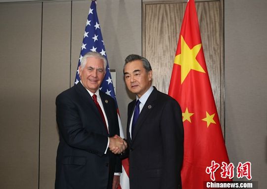 Chinese Foreign Minister Wang Yi meets with U.S. Secretary of State Rex Tillerson on the sidelines of the East Asia Summit foreign ministers' meeting on August 6, 2017. [Photo: Chinanews.com]