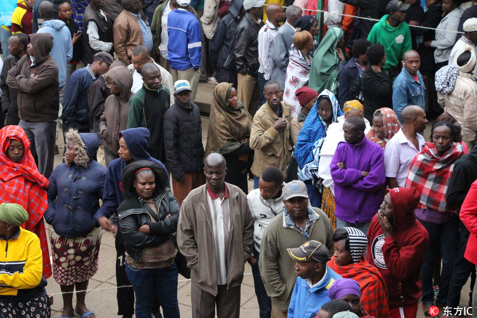 Voters line up before casting their votes during the general elections at Ndururuno polling station in Nairobi, Kenya on August 8, 2017. [Photo:IC ]