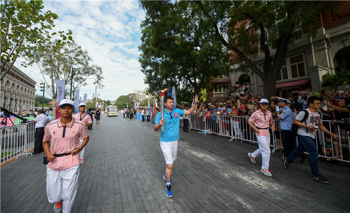 The torch relay for the 13th Chinese National Games begins in Tianjin's Minyuan Square on Tuesday, August 8, 2017, and will end at Tianjin Olympic Center Stadium on August 27. [Photo: Xinhua]