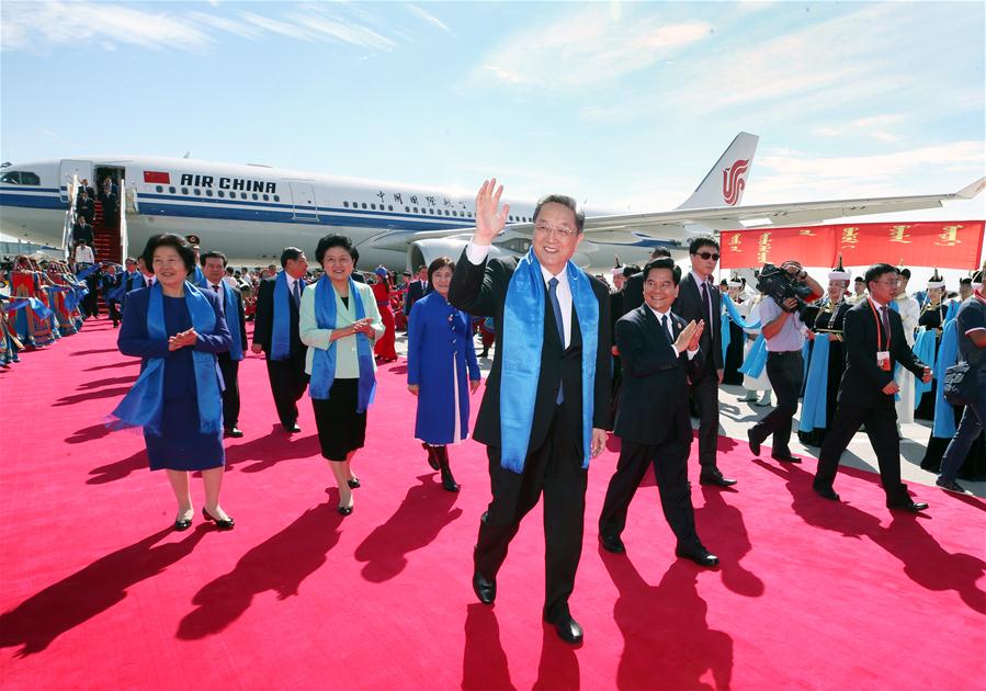 Yu Zhengsheng, chairman of the National Committee of the Chinese People's Political Consultative Conference, leading a delegation from the central authorities, receives warm welcome at the airport in Hohhot, north China's Inner Mongolia Autonomous Region, Aug. 7, 2017. The 63-person delegation arrived here Monday to celebrate the 70th anniversary of the Inner Mongolia Autonomous Region. [Photo: Xinhua/Yao Dawei]