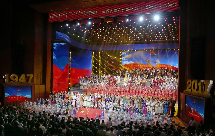 A grand evening party marking the 70th anniversary of the Inner Mongolia Autonomous Region is held in Hohhot, north China's Inner Mongolia Autonomous Region, Aug. 7, 2017. Yu Zhengsheng, chairman of the National Committee of the Chinese People's Political Consultative Conference, joined the people at the evening party. [Photo: Xinhua/Yao Dawei]