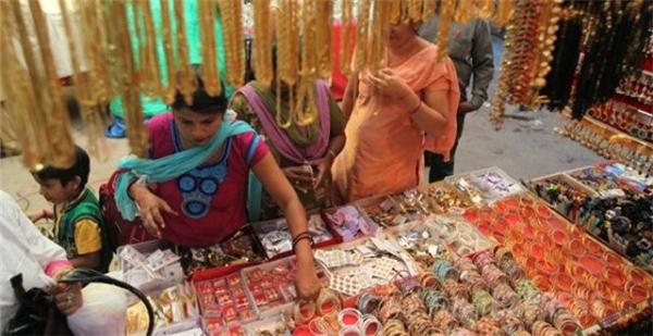 Indian consumers prefer Chinese goods which are of better quality and value for money. [File Photo: thepaper.cn]