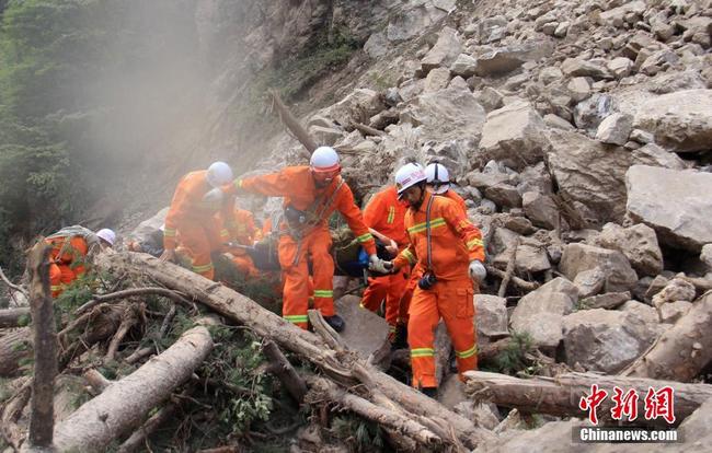 Rescue work continues after a 7.0-magnitude earthquake strikes Jiuzhaigou, a popular tourist destination, on August 8, 2017. [Photo: Xinhua/Ge Qiangjun]